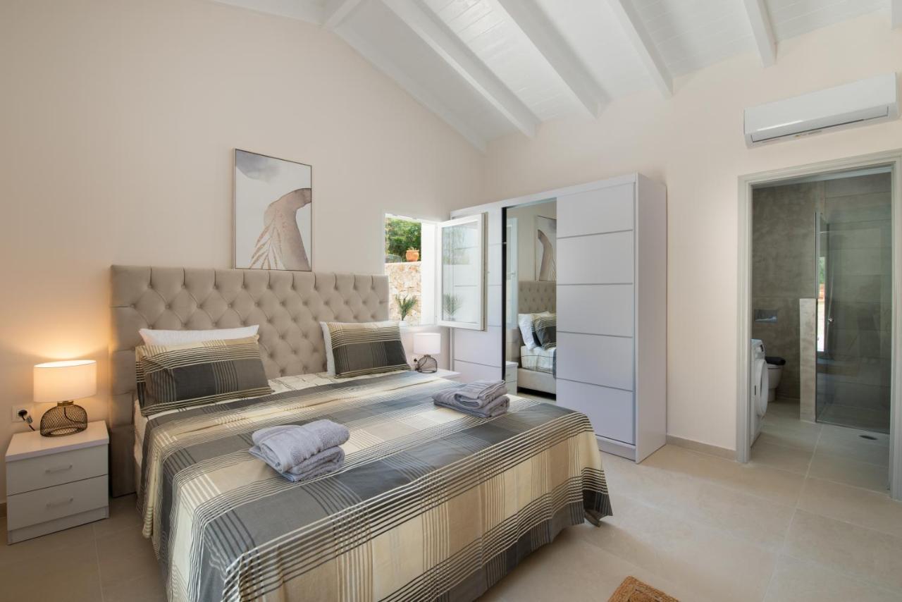 Irida Villa Fountana