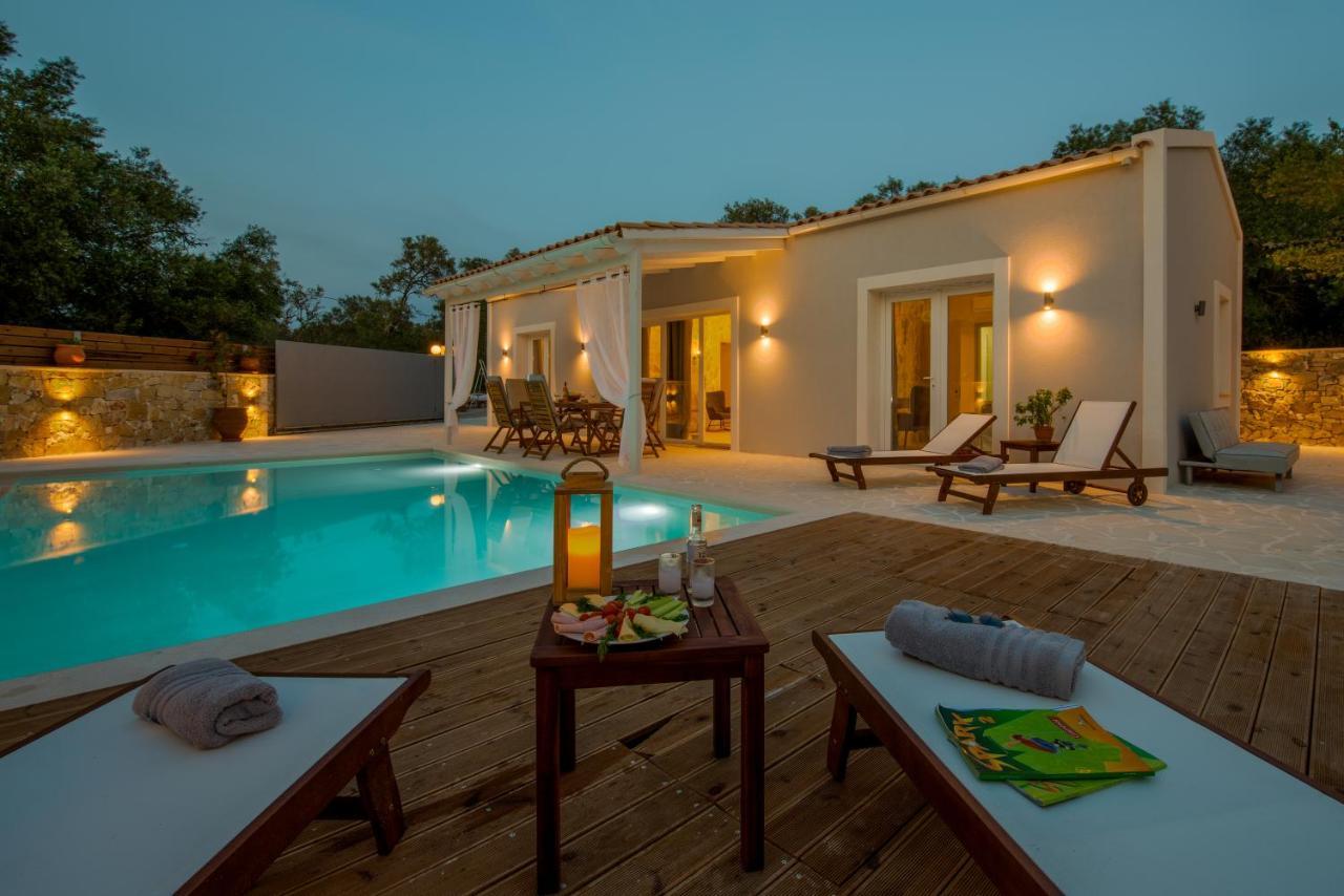 Irida Villa Fountana